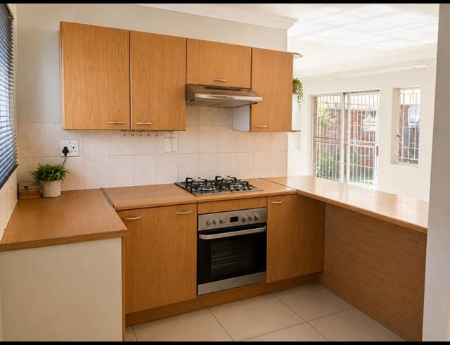 3 BEDROOM TOWNHOUSE FOR SALE IN ELDORAIGNE
